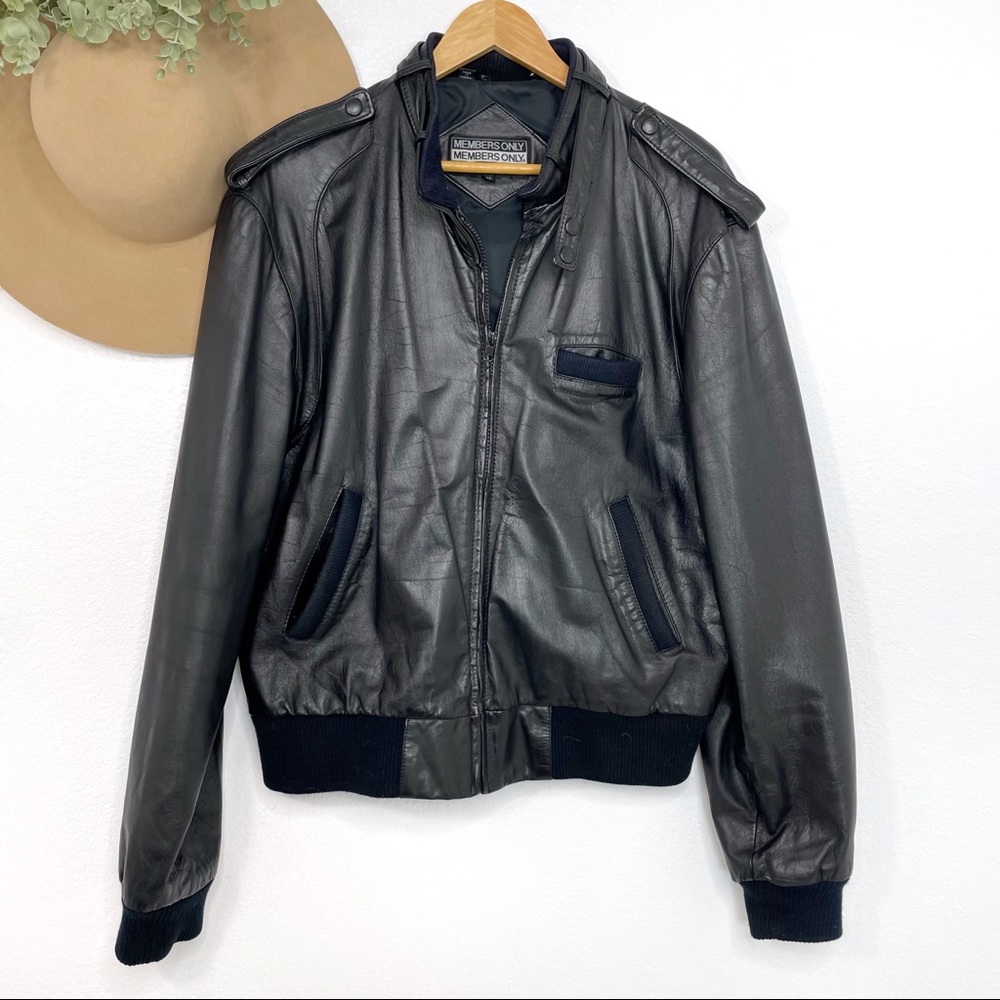 MEMBERS ONLY• black leather bomber jacket